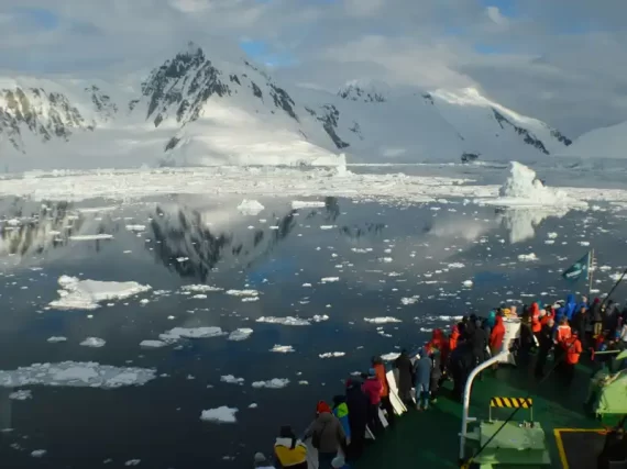 ANTARCTIC-POLAR-CIRCLE-cruise-deals-image