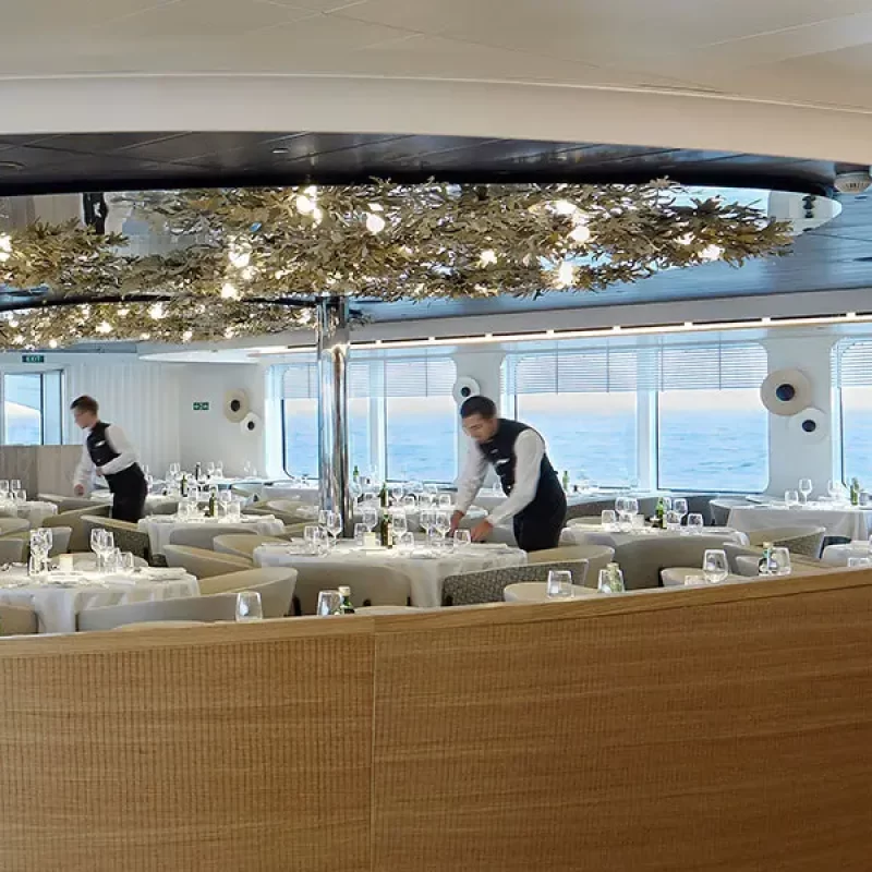 LE-LAPEROUSE-SUITE-dining-box