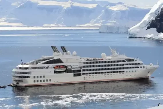 LE-LYRIAL-Ponant-cruise-ship-imavge