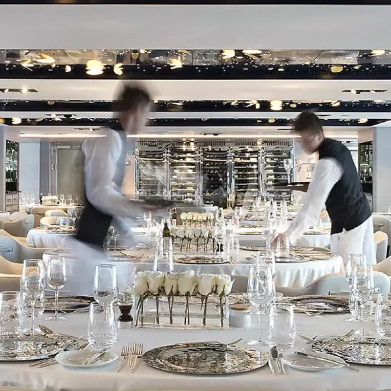 LE-LYRIAL-dining-ponant-ship