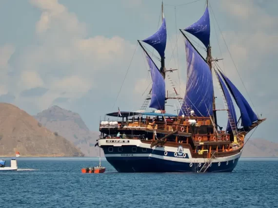 SOUTH-EASTERN-ASIA-CRUISE-deals-ship-blue-sails