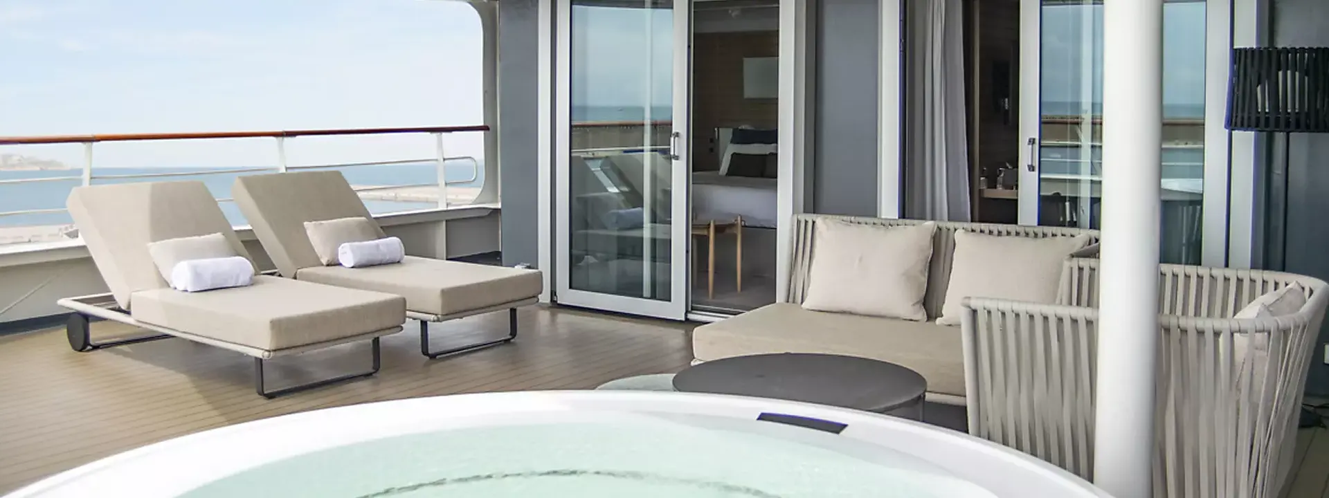 LE-BELLOT-cabins-slider LE-BELLOT-cabins-slider