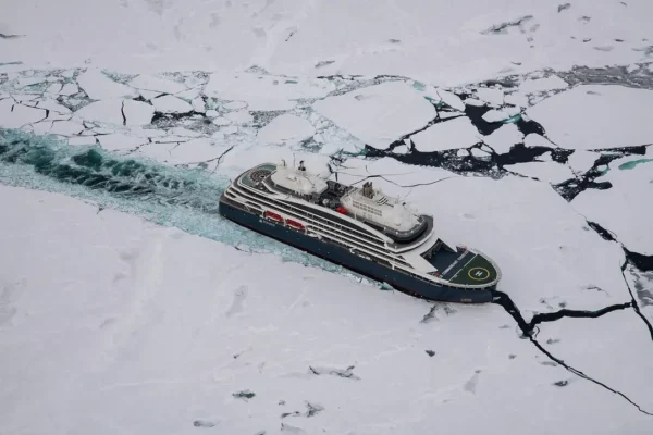 CHOOSING A PONANT CRUISE EXPERIENCE Le Commandant Charcot