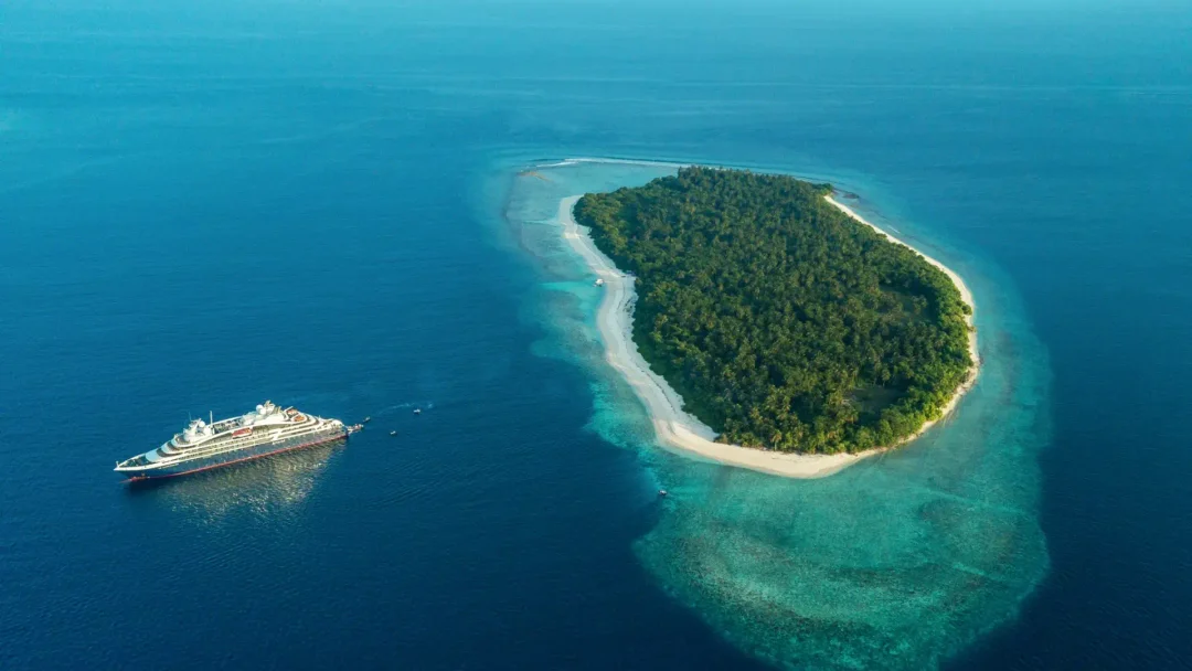 EXPLORER CLASS EXPLAINED-PONANT Slider Le Laperouse