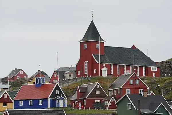 GREENLAND VS ICELAND-PONANT Houses in Greenland