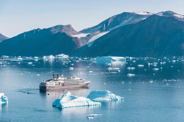 GREENLAND VS ICELAND-PONANT Le Lyrial