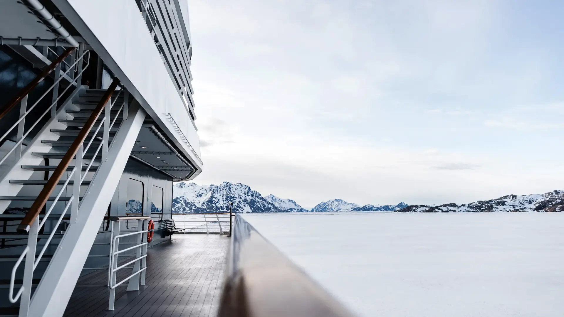 IS-PONANT-RIGHT-FOR-YOU-PONANT-page slider