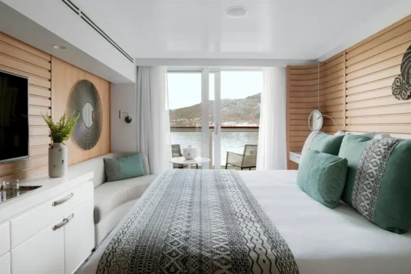 LUXURY YACHTS VS EXPEDITION SHIPS-PONANT cabins