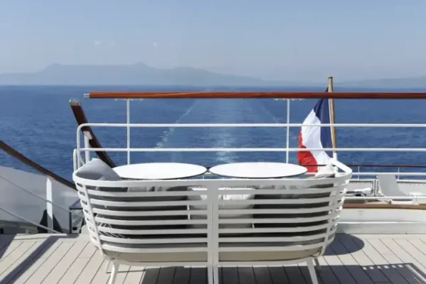 LUXURY YACHTS VS EXPEDITION SHIPS-PONANT deck