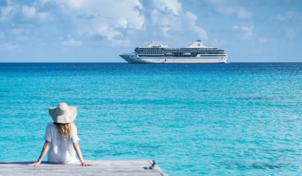 PEARLS OF THE SOCIETY ISLANDS CRUISE DEALS-Le Paul Gauguin