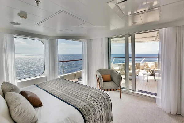PONANT CRUISE CABINS GUIDE-DumontdUrville Owner's Suite