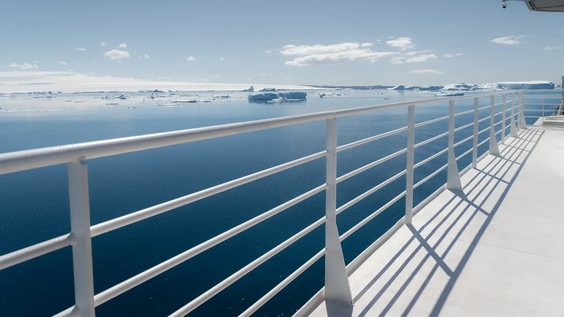 PONANT CRUISE PACKING GUIDE-Slider image