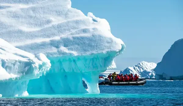 PONANT-polar-zodiac-tour